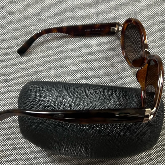 Salvatore Ferragamo SF799SA Round Sunglasses - Picture 9 of 14